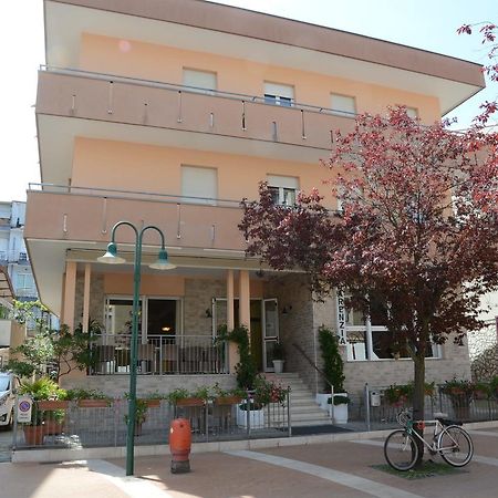 Albergo Larenzia كاتوليكا المظهر الخارجي الصورة
