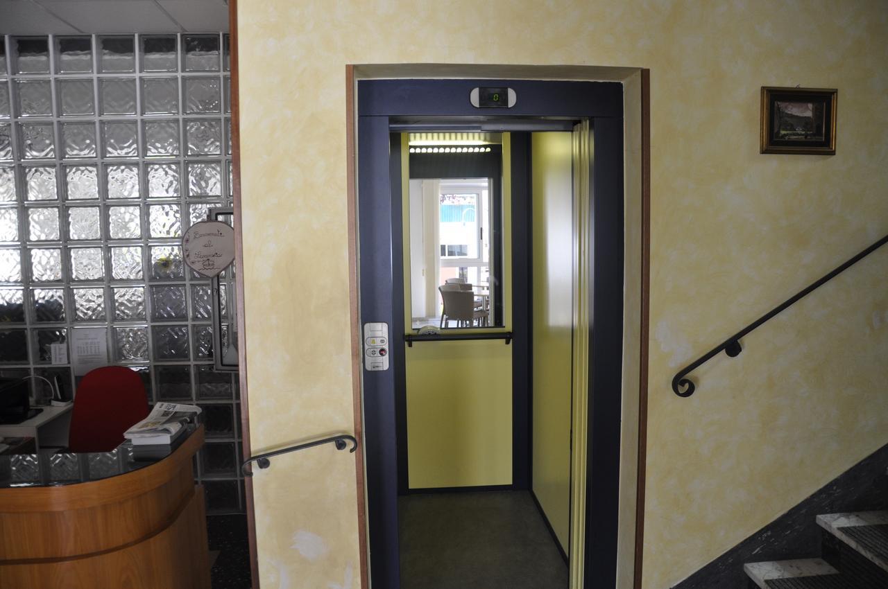 Albergo Larenzia كاتوليكا المظهر الخارجي الصورة