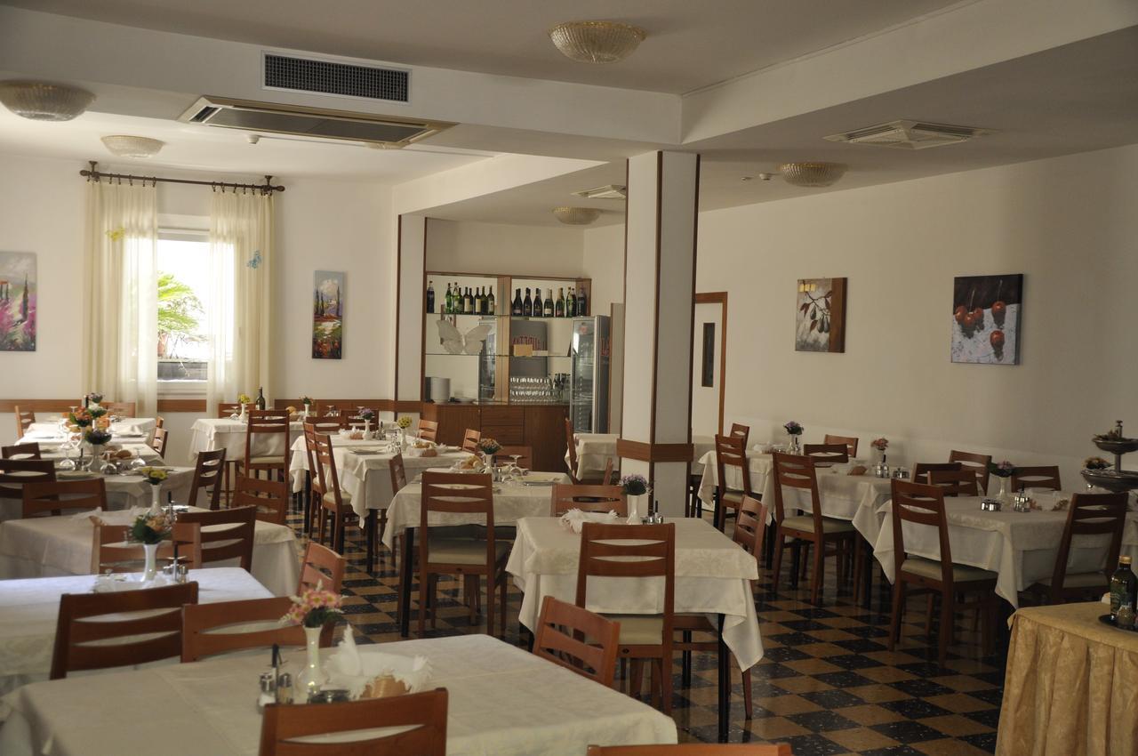 Albergo Larenzia كاتوليكا المظهر الخارجي الصورة
