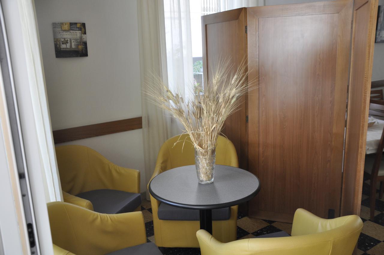 Albergo Larenzia كاتوليكا المظهر الخارجي الصورة