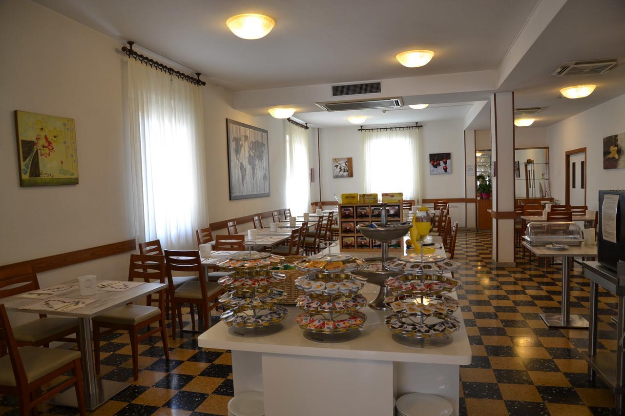 Albergo Larenzia كاتوليكا المظهر الخارجي الصورة