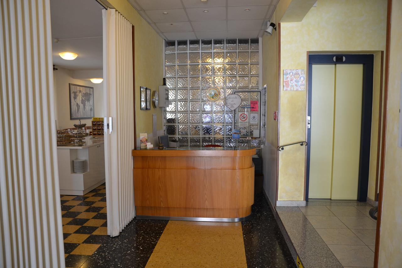 Albergo Larenzia كاتوليكا المظهر الخارجي الصورة