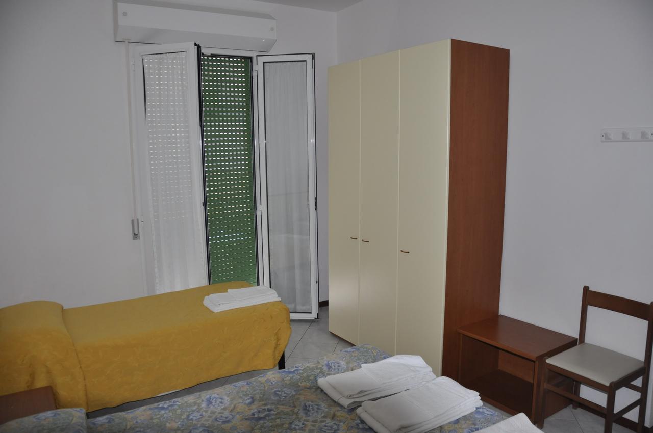 Albergo Larenzia كاتوليكا المظهر الخارجي الصورة