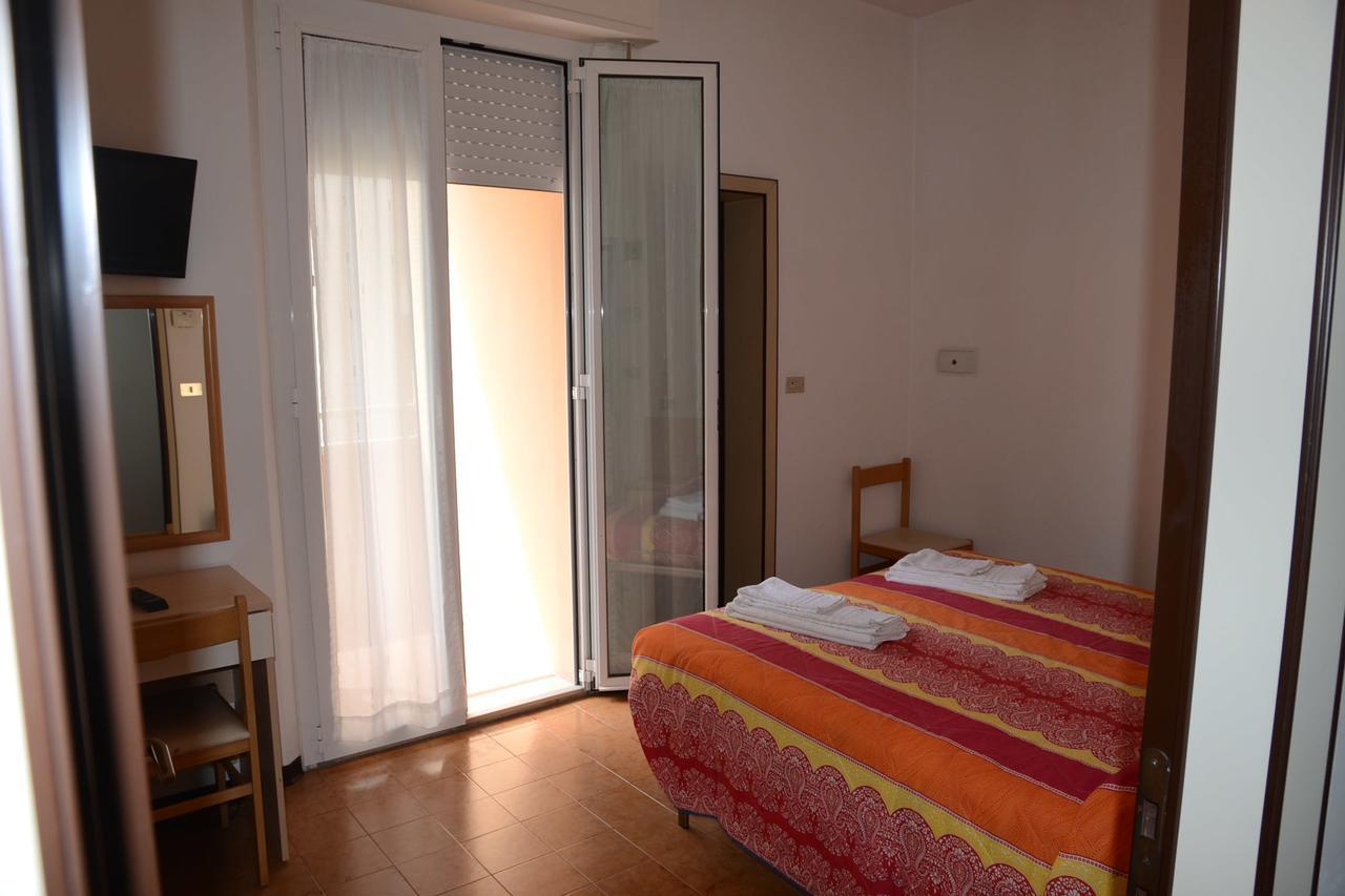 Albergo Larenzia كاتوليكا المظهر الخارجي الصورة