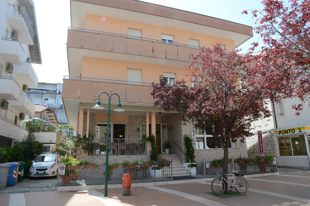 Albergo Larenzia كاتوليكا المظهر الخارجي الصورة