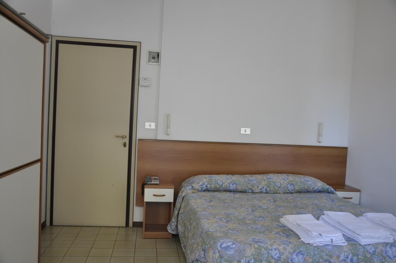 Albergo Larenzia كاتوليكا المظهر الخارجي الصورة
