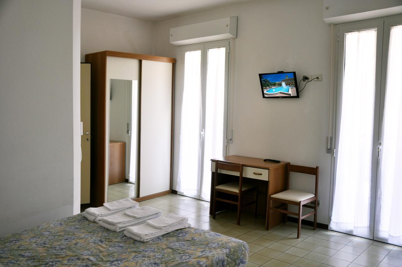 Albergo Larenzia كاتوليكا المظهر الخارجي الصورة