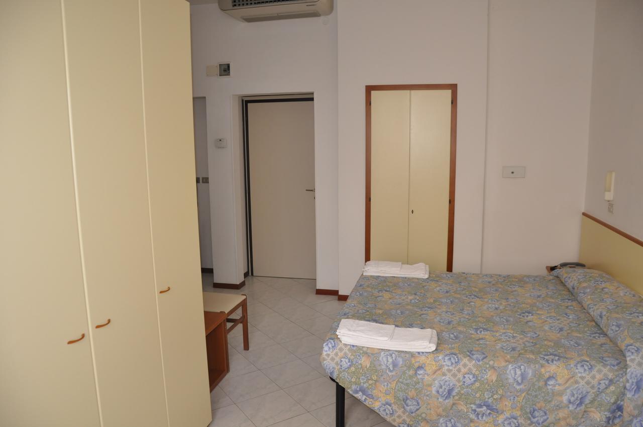 Albergo Larenzia كاتوليكا المظهر الخارجي الصورة